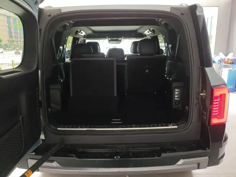 Leopard 8 2025 Smart & Brave Flagship Edition 7-Seater — миниатюра 9