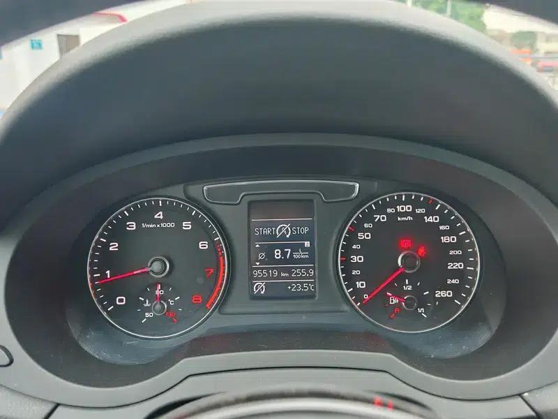 Audi Q3 2018 30th Anniversary Edition 30 TFSI Fashion Model — миниатюра 15