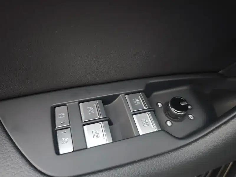 Audi A6L 2023 40 TFSI Luxury Dynamic — миниатюра 27
