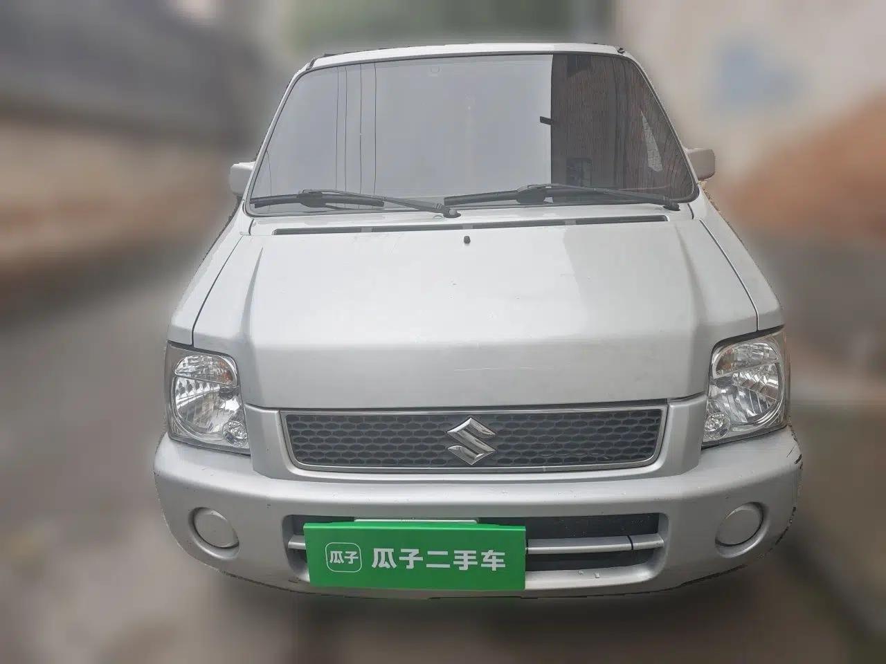 Suzuki Wagon R 2015 1.0L Manual Comfort Model — миниатюра 2