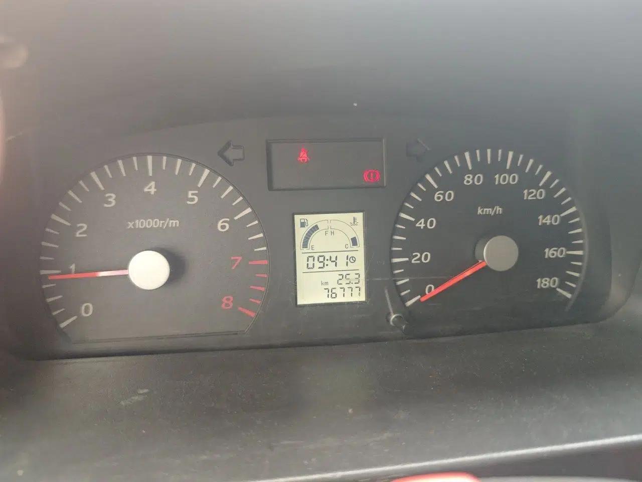 Suzuki Wagon R 2015 1.0L Manual Comfort Model — миниатюра 11