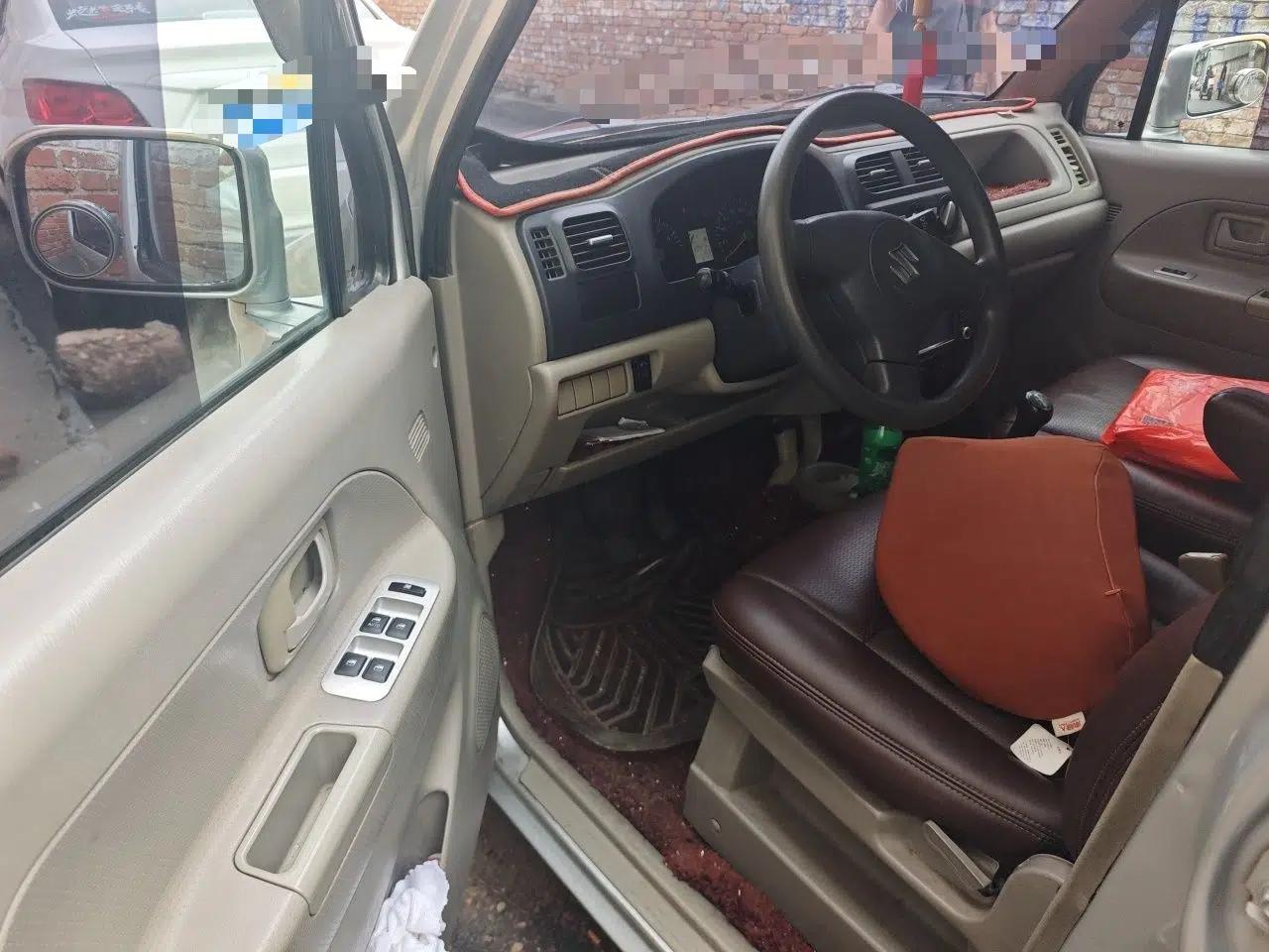 Suzuki Wagon R 2015 1.0L Manual Comfort Model — миниатюра 16
