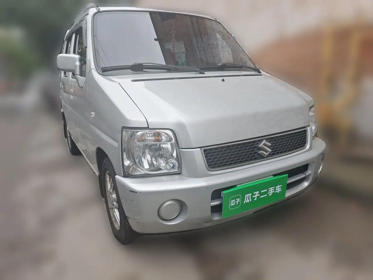 Suzuki Wagon R 2015 1.0L Manual Comfort Model — миниатюра 3