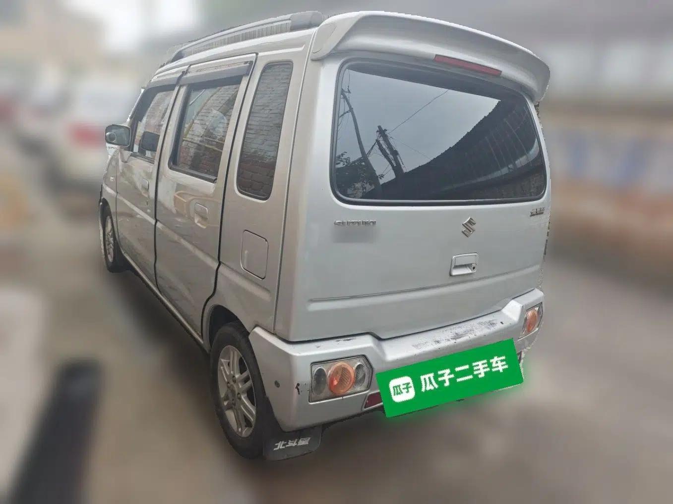 Suzuki Wagon R 2015 1.0L Manual Comfort Model — миниатюра 4