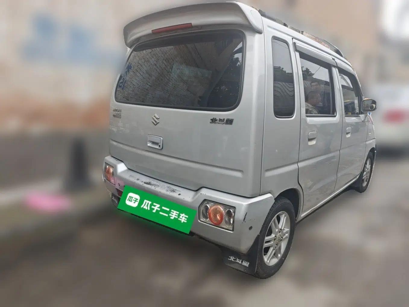 Suzuki Wagon R 2015 1.0L Manual Comfort Model — миниатюра 6