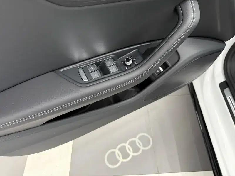 Audi A4L 2025 2 Million Unit Enjoyment Edition 40 TFSI Luxury Dynamic Model — миниатюра 22