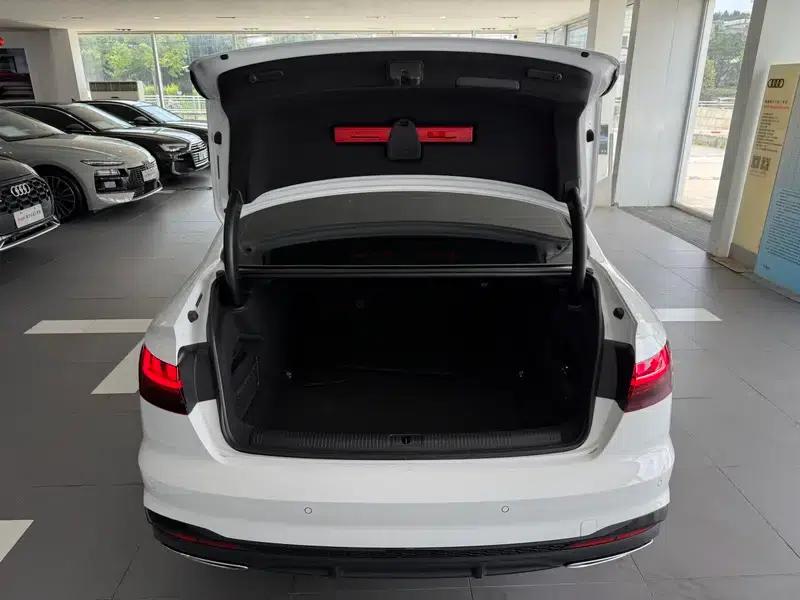 Audi A4L 2025 2 Million Unit Enjoyment Edition 40 TFSI Luxury Dynamic Model — миниатюра 23