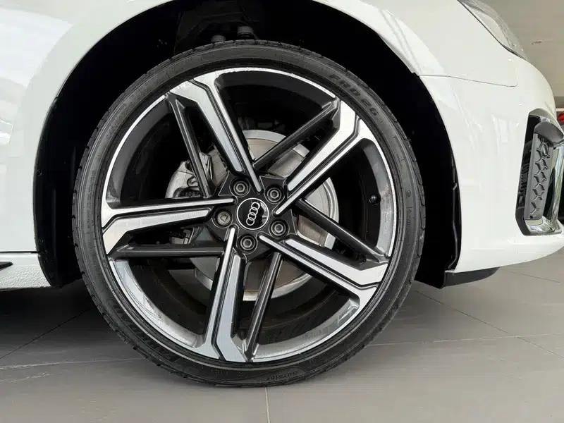 Audi A4L 2025 2 Million Unit Enjoyment Edition 40 TFSI Luxury Dynamic Model — миниатюра 8