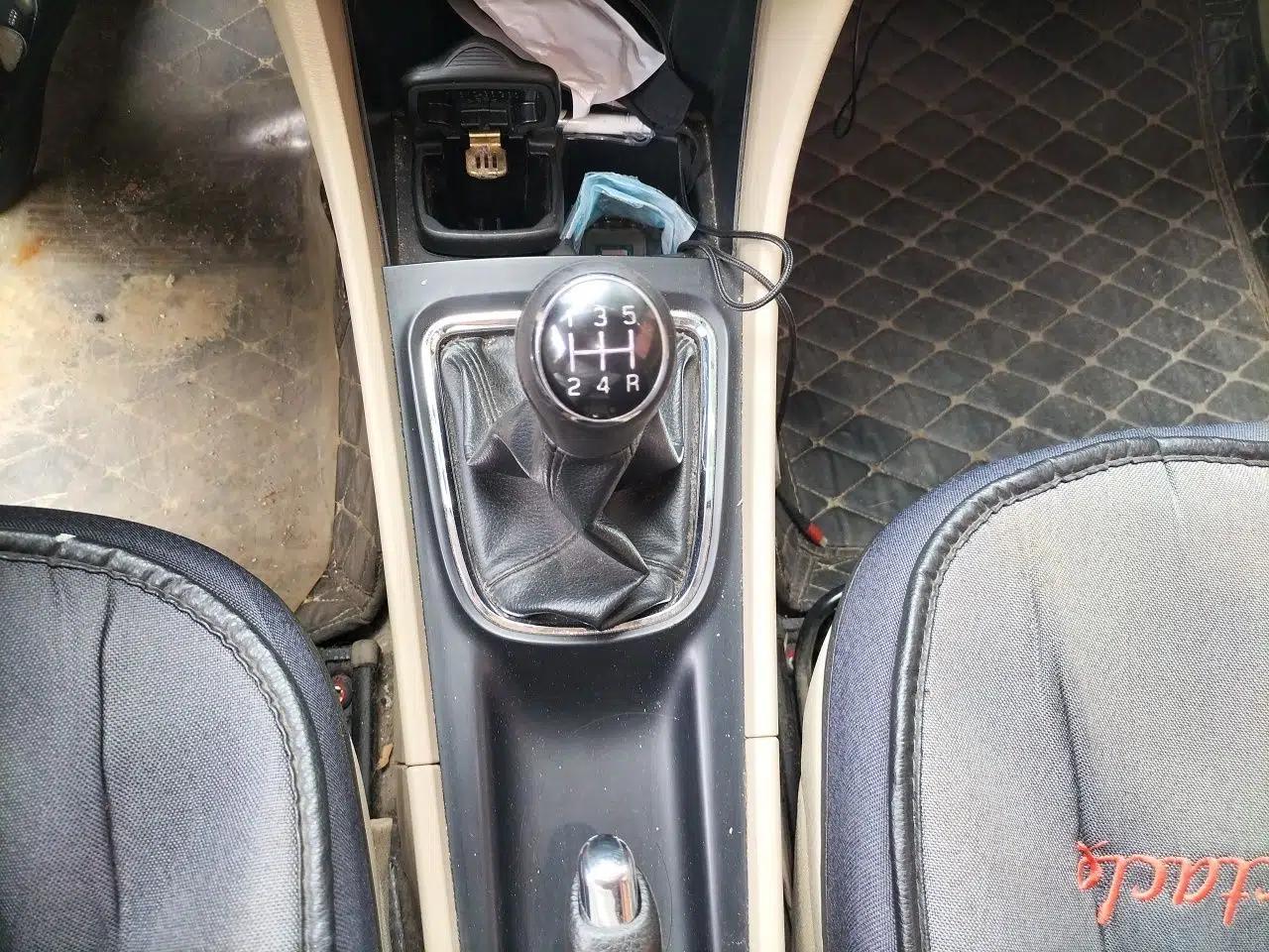 Suzuki Alivio 2015 1.6L Manual Comfort Model — миниатюра 14
