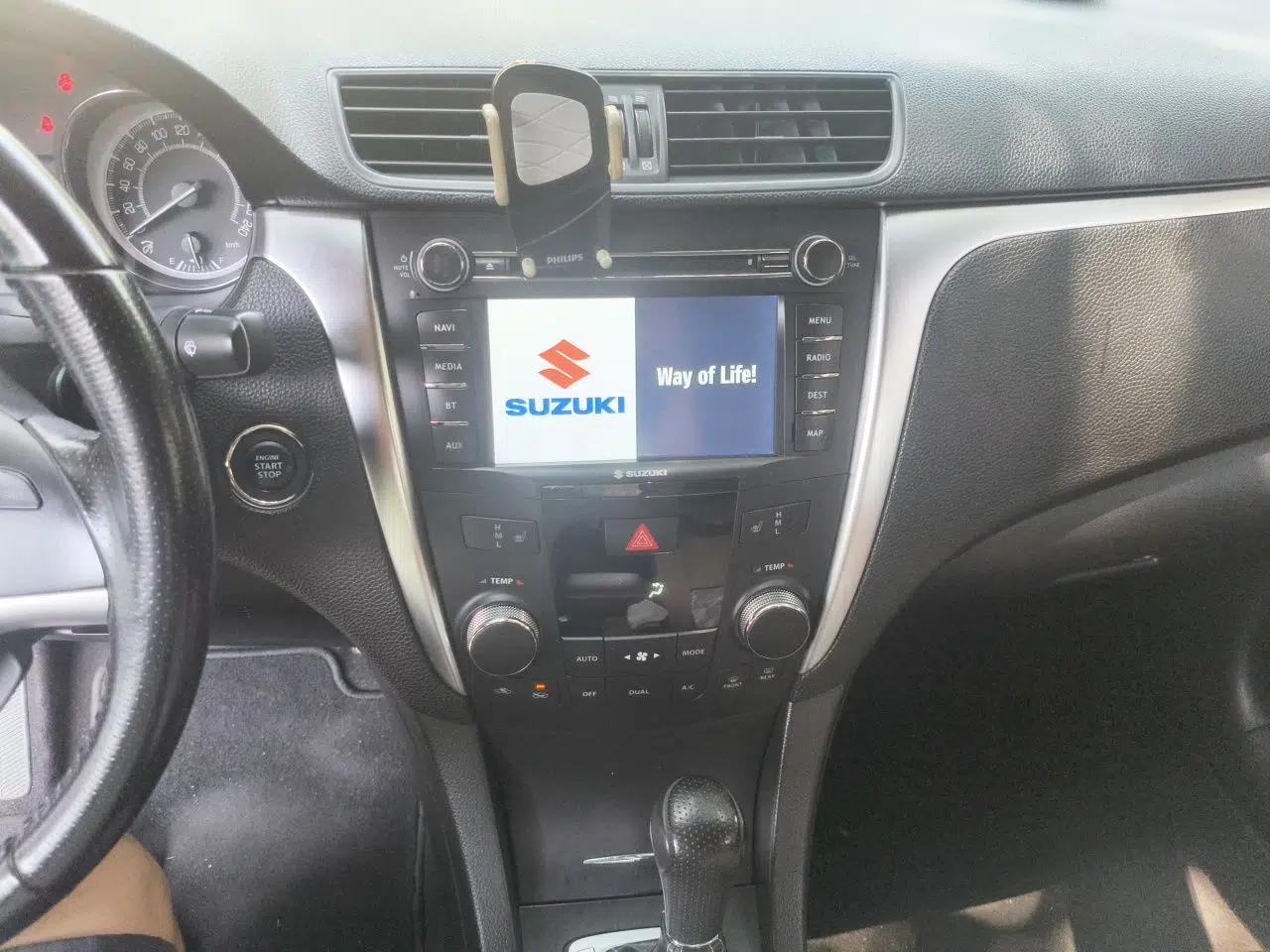 Suzuki Kizashi 2011 2.4L Two-Wheel Drive Sport with Navigation — миниатюра 13