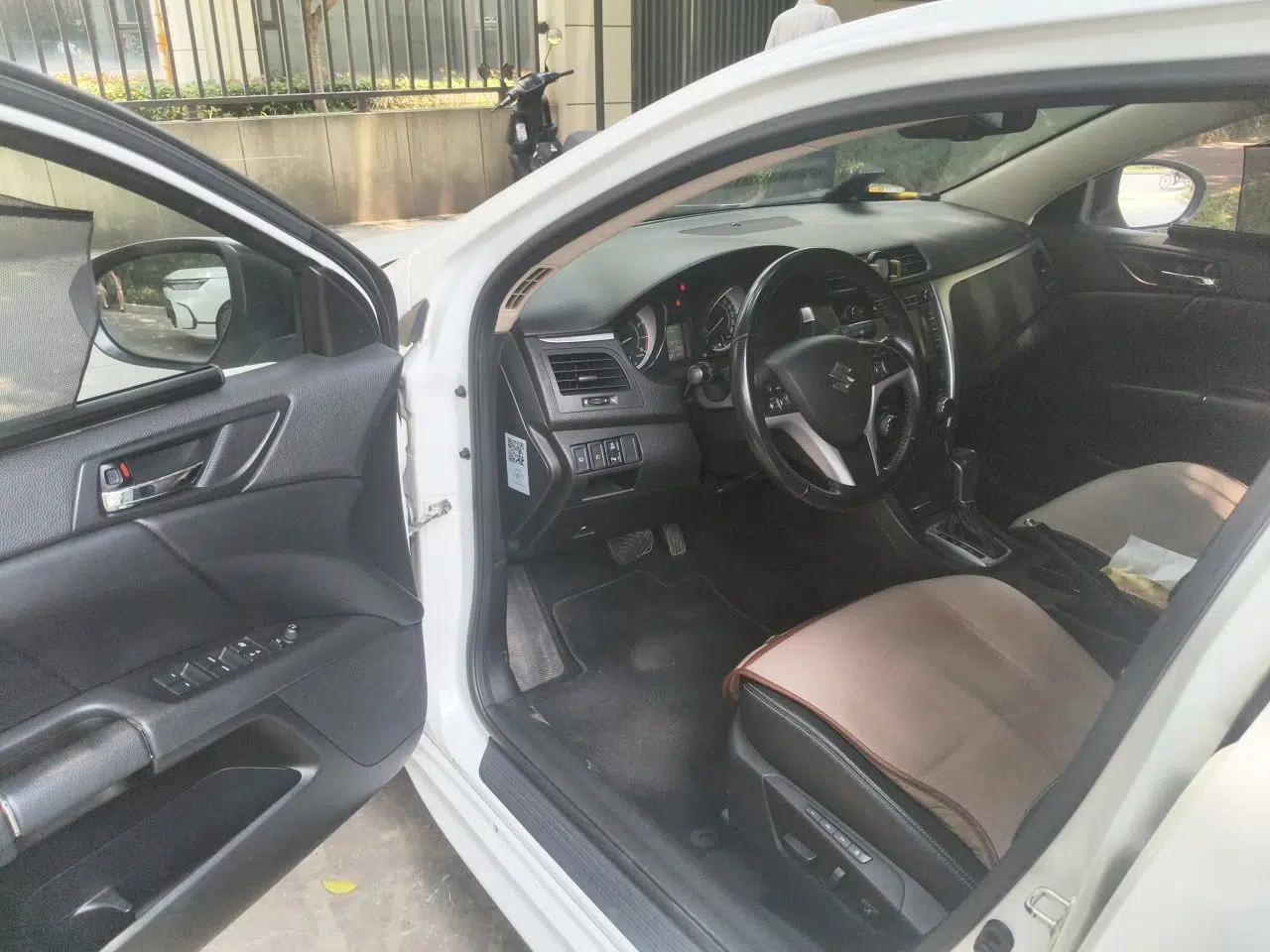 Suzuki Kizashi 2011 2.4L Two-Wheel Drive Sport with Navigation — миниатюра 16