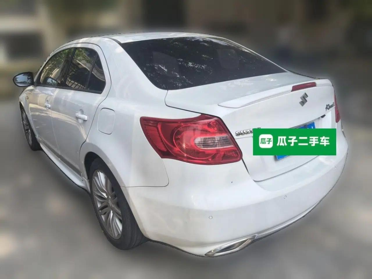 Suzuki Kizashi 2011 2.4L Two-Wheel Drive Sport with Navigation — миниатюра 4