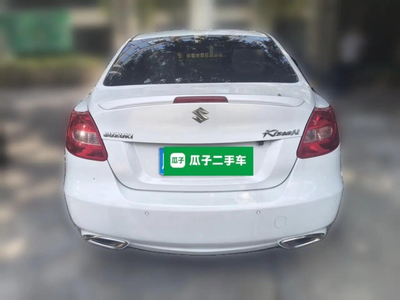 Suzuki Kizashi 2011 2.4L Two-Wheel Drive Sport with Navigation — миниатюра 5