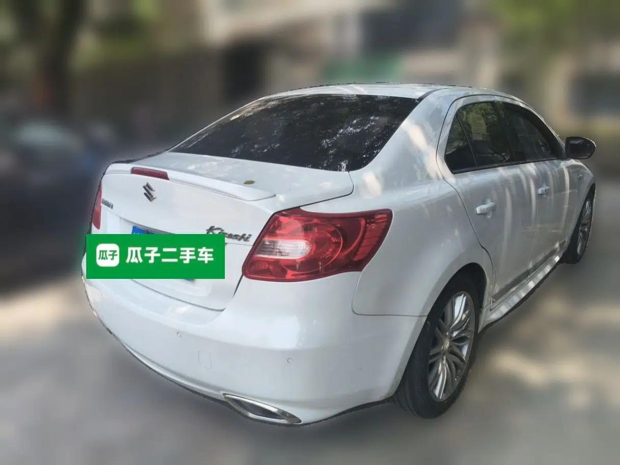 Suzuki Kizashi 2011 2.4L Two-Wheel Drive Sport with Navigation — миниатюра 6