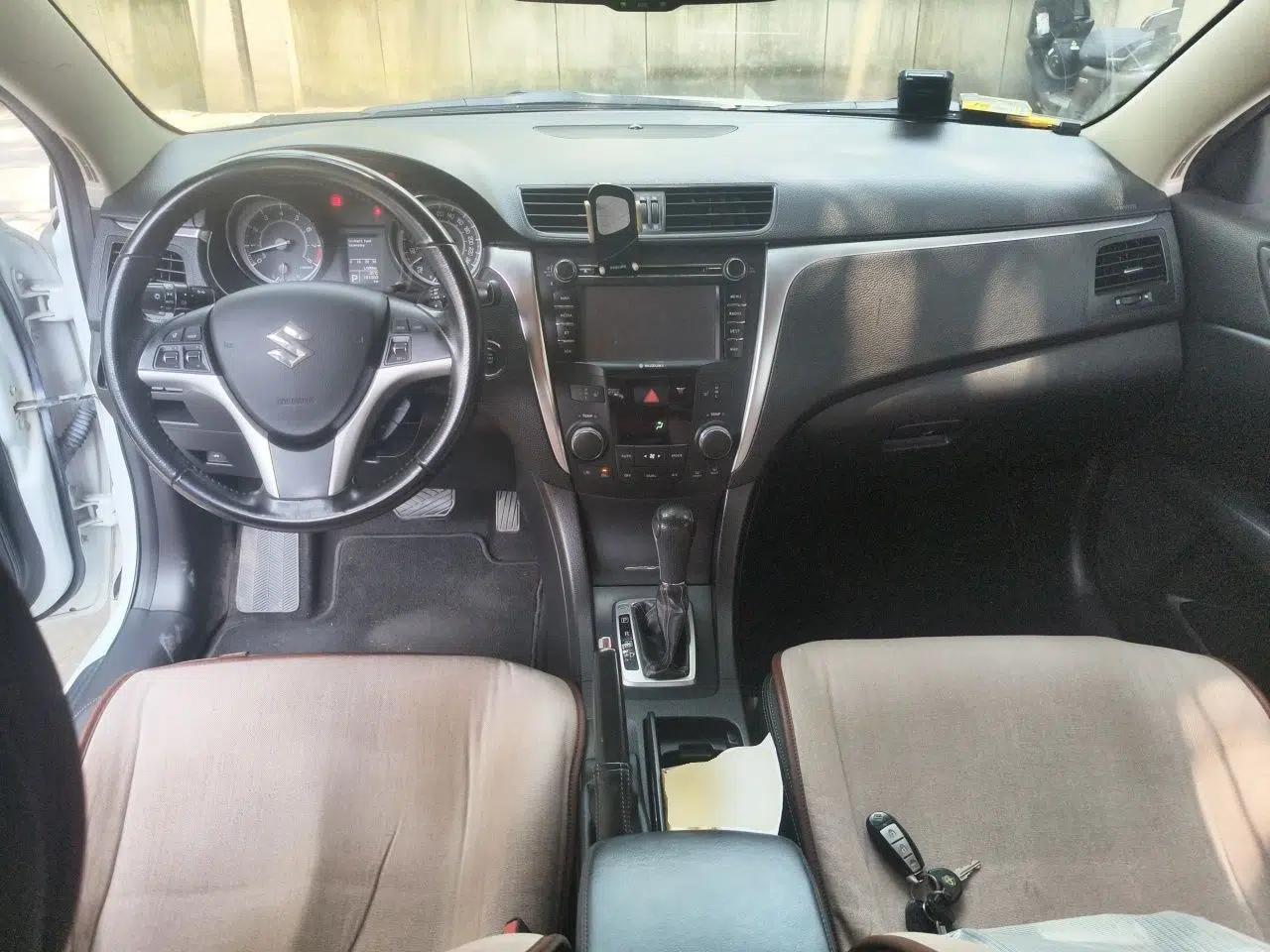 Suzuki Kizashi 2011 2.4L Two-Wheel Drive Sport with Navigation — миниатюра 9