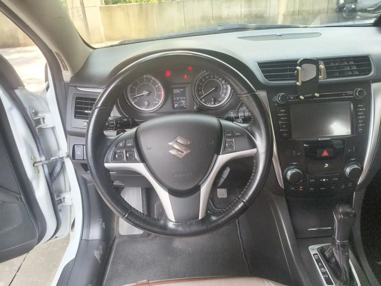 Suzuki Kizashi 2011 2.4L Two-Wheel Drive Sport with Navigation — миниатюра 10
