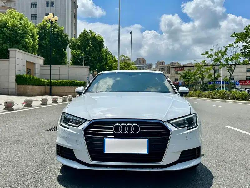 Audi A3 2018 30th Anniversary Edition Sportback 35 TFSI Progressive — миниатюра 2