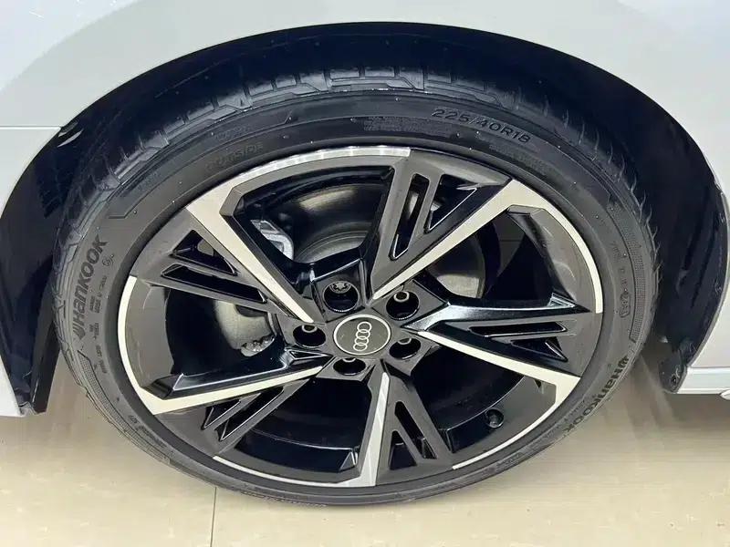 Audi A3 2023 Facelift Sportback 35 TFSI Fashion Sporty Model — миниатюра 13