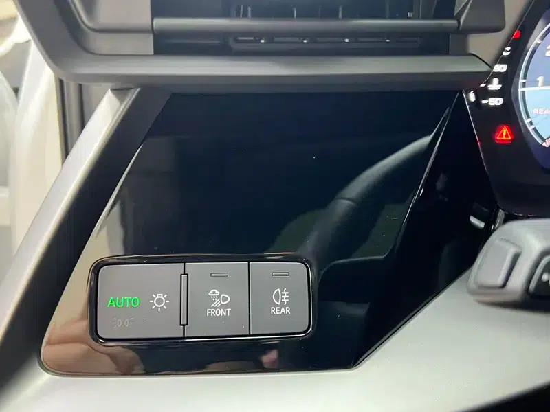 Audi A3 2023 Facelift Sportback 35 TFSI Fashion Sporty Model — миниатюра 4