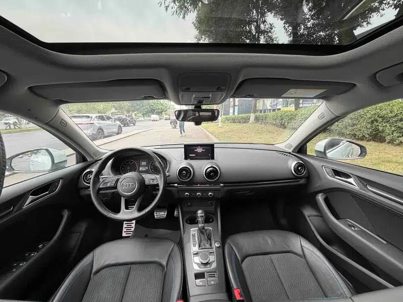Audi A3 2018 30th Anniversary Edition Sportback 35 TFSI Fashion Model — миниатюра 6