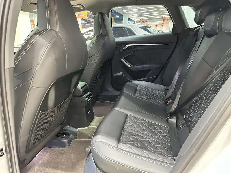 Audi A3 2025 Sportback 35 TFSI Flying Spur Luxury Edition — миниатюра 12