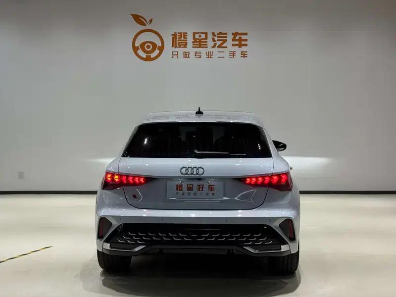 Audi A3 2025 Sportback 35 TFSI Flying Spur Luxury Edition — миниатюра 3