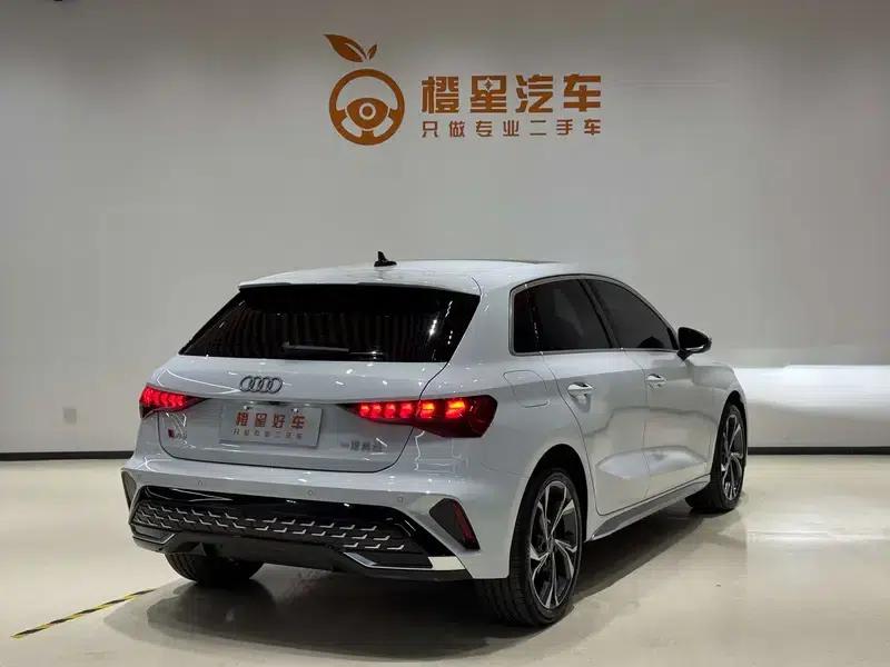 Audi A3 2025 Sportback 35 TFSI Flying Spur Luxury Edition — миниатюра 4