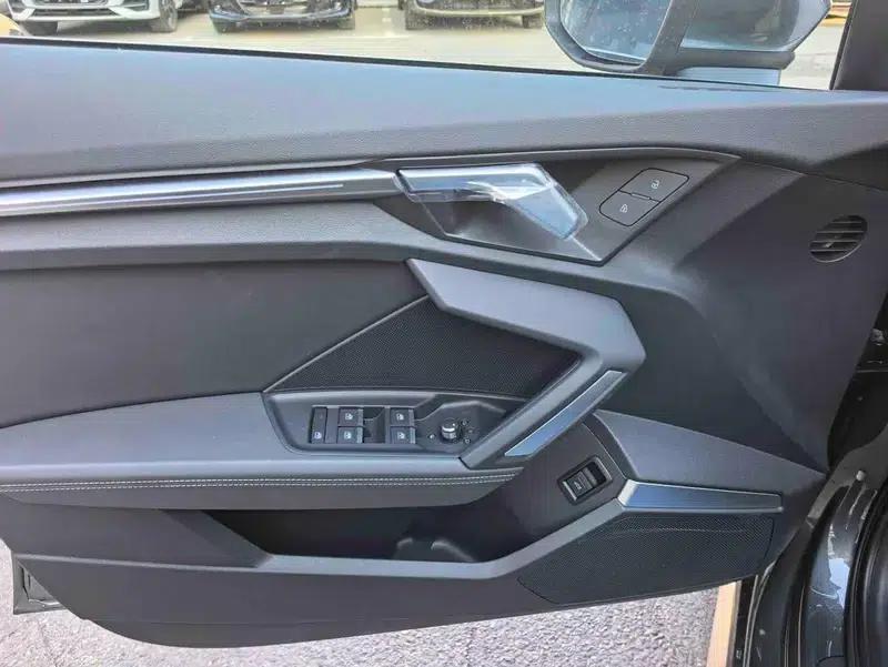 2026 Audi A3 A3L Limousine 35 TFSI Flying Spur Luxury Edition — миниатюра 5