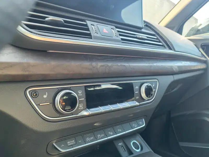 Audi Q5L 2025 quattro 45th Anniversary Edition 45TFSI Luxury Dynamic — миниатюра 12