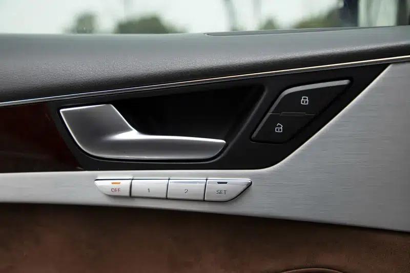2013 Audi A8 A8L 45 TFSI quattro Comfort — миниатюра 11