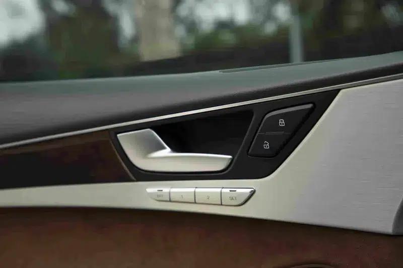 2016 Audi A8 A8L 45 TFSI quattro Comfort — миниатюра 12