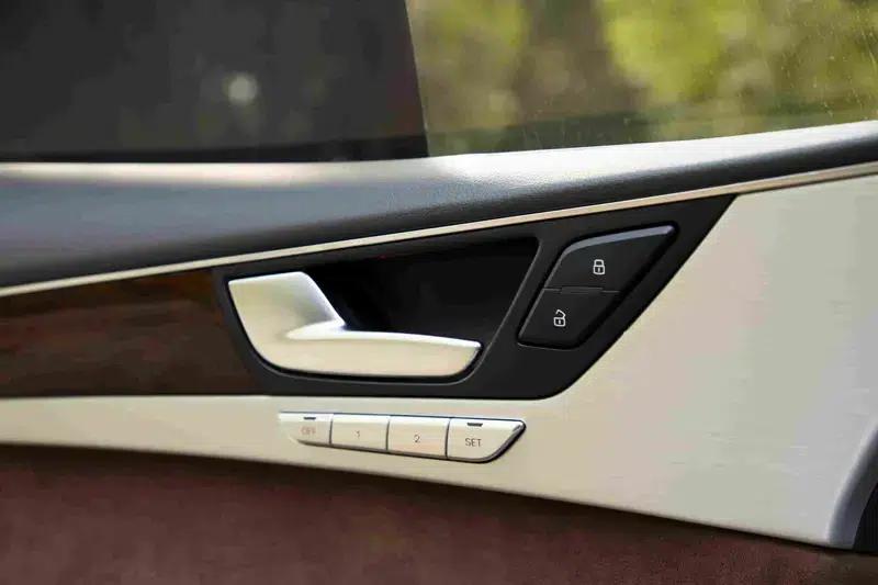2012 Audi A8 A8L 6.3 FSI W12 quattro — миниатюра 12