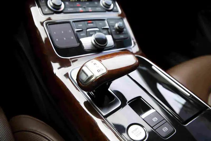 2012 Audi A8 A8L 6.3 FSI W12 quattro — миниатюра 21