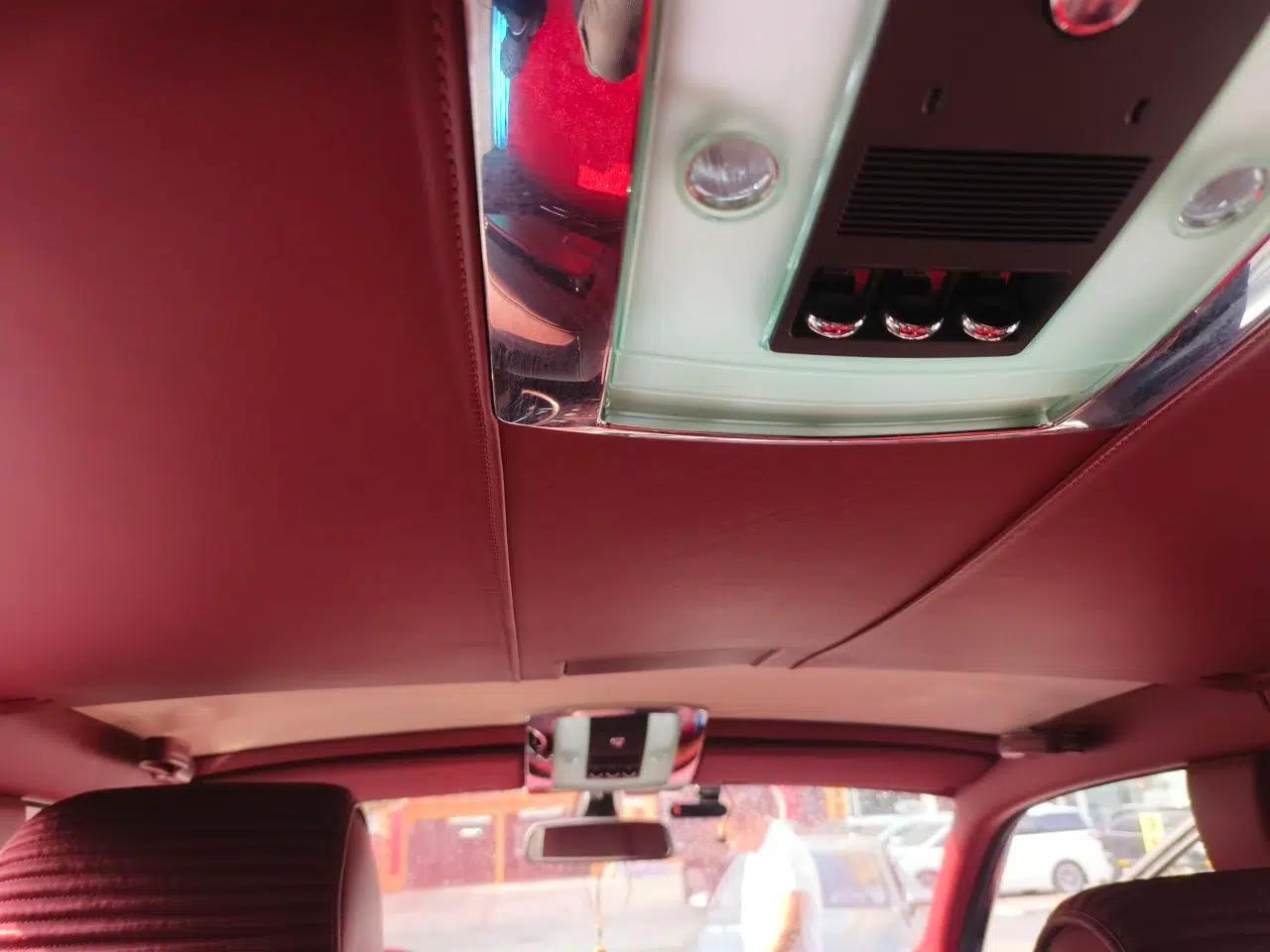 Rolls-Royce Phantom The Rolls‑Royce Phantom has a 6.7-liter engine and measures 5,990 mm long, 1,990 mm wide, and 1,632 mm high. — миниатюра 18