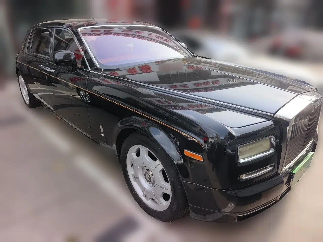 Rolls-Royce Phantom The Rolls‑Royce Phantom has a 6.7-liter engine and measures 5,990 mm long, 1,990 mm wide, and 1,632 mm high. — миниатюра 3