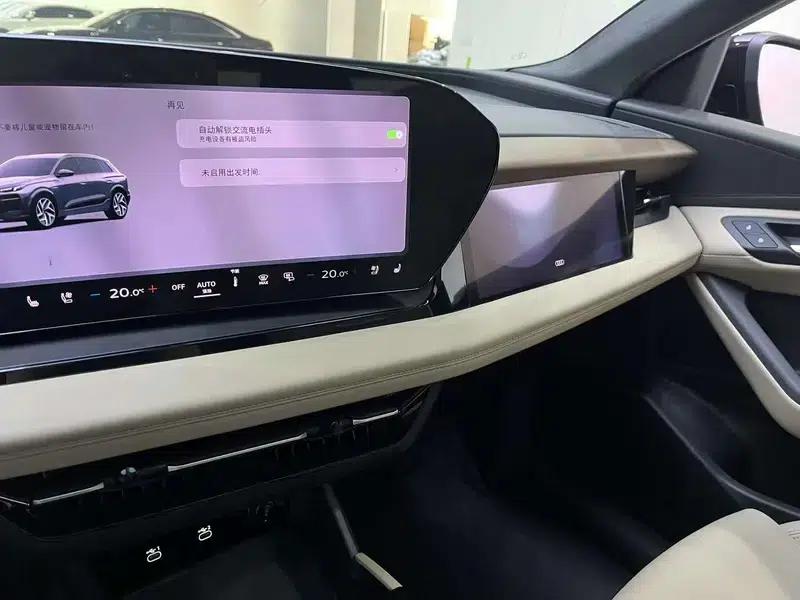 Audi Q6L e-tron 2026 First Edition — миниатюра 10