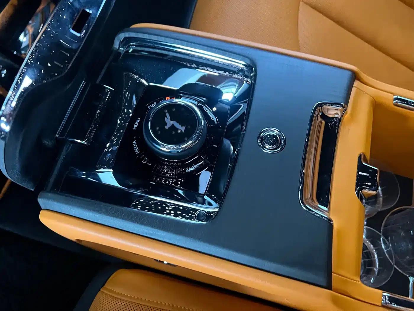 2022 Cullinan, four-seater version — миниатюра 15