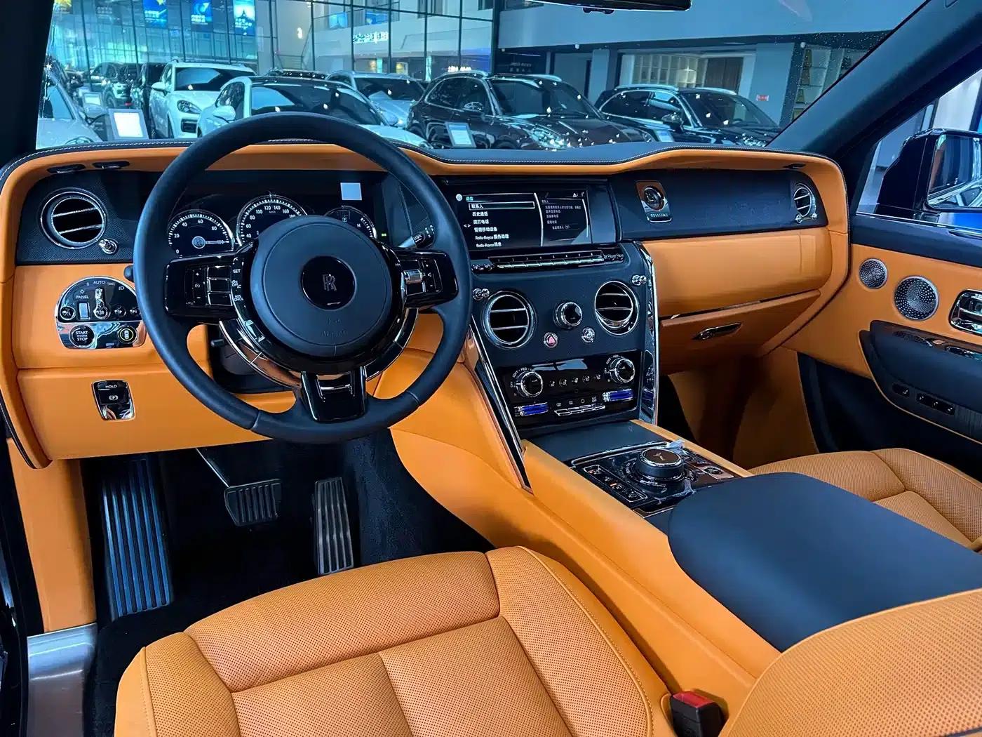 2022 Cullinan, four-seater version — миниатюра 17