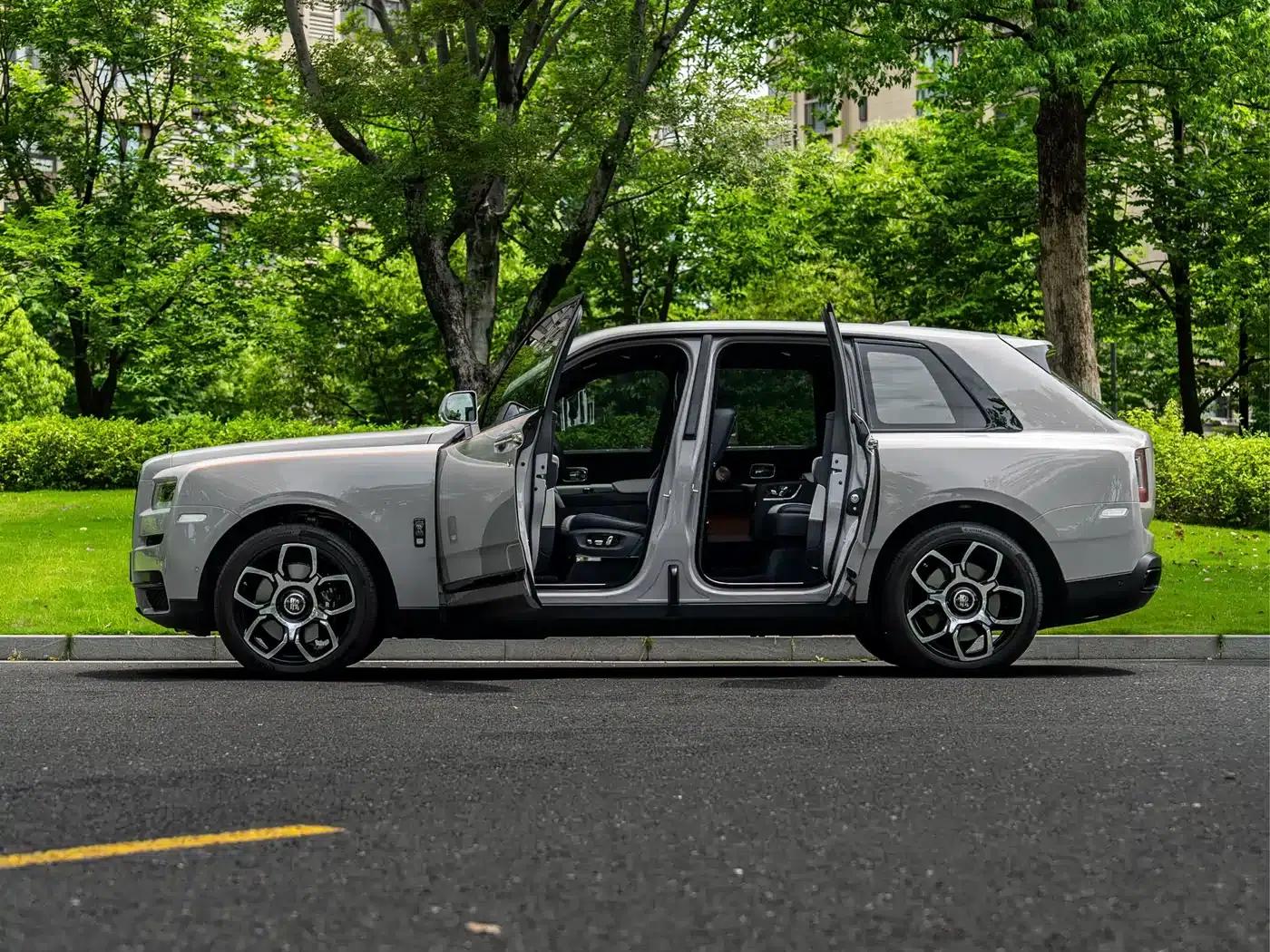 2018 Cullinan, four-seater version — миниатюра 5