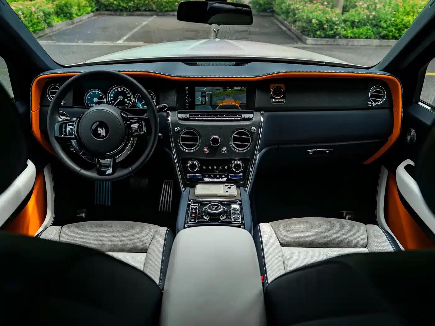 2018 Cullinan, four-seater version — миниатюра 10
