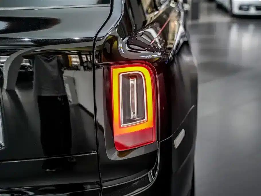 2022 Cullinan Black Badge — миниатюра 19