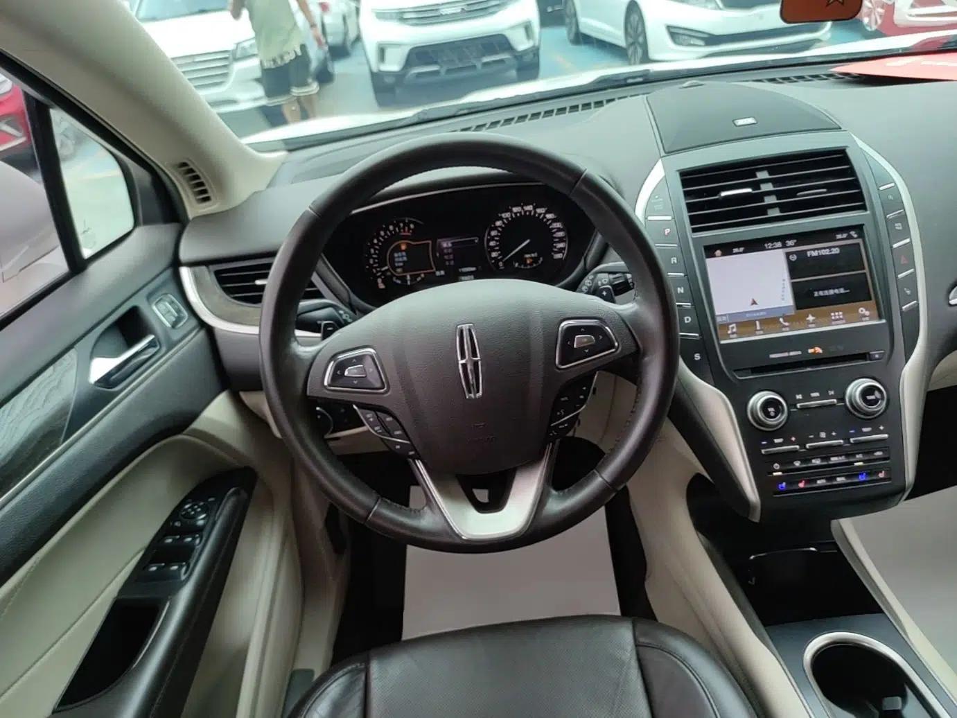 Lincoln MKC 2018 2.0T Two-Wheel Drive Luxury Edition — миниатюра 18