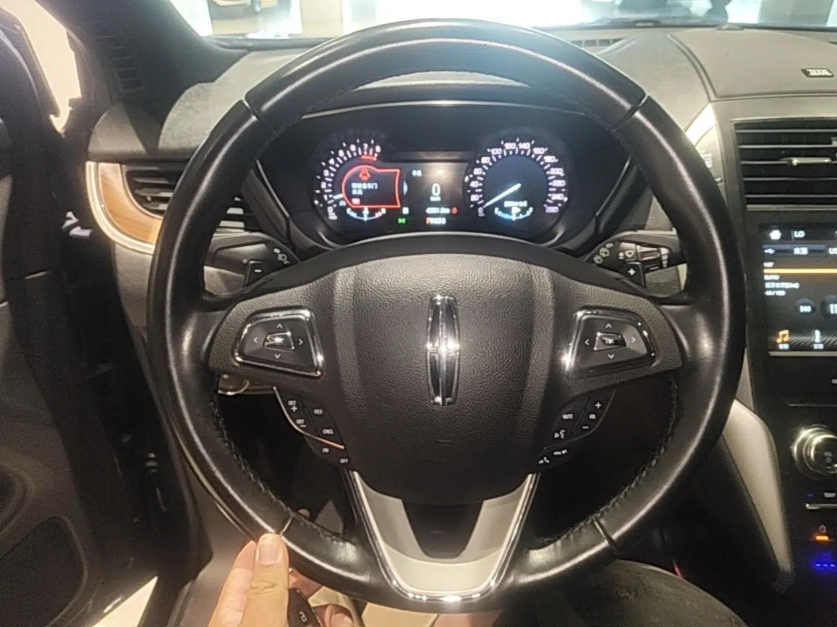 Lincoln MKC 2017 2.0T Two-Wheel-Drive Luxury Edition — миниатюра 18