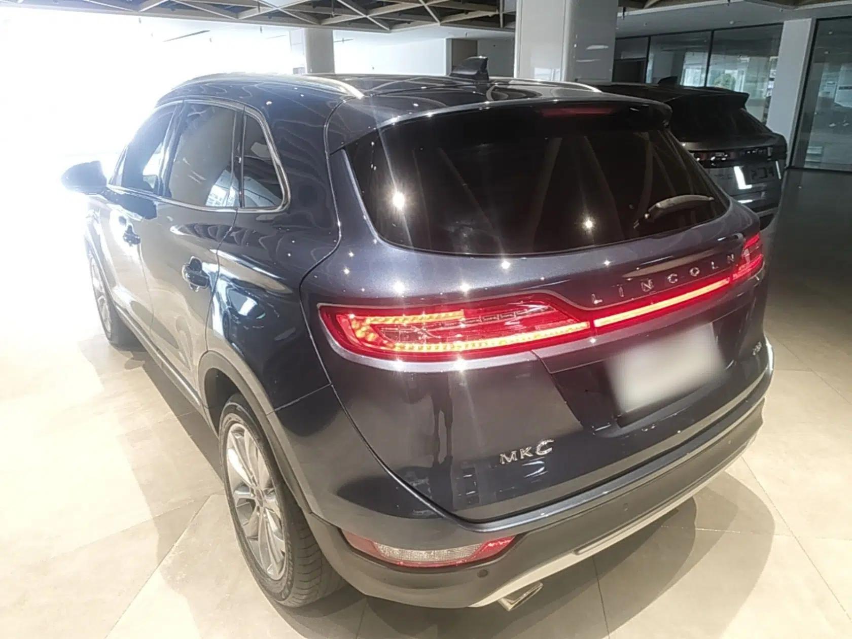 Lincoln MKC 2017 2.0T Two-Wheel-Drive Luxury Edition — миниатюра 4