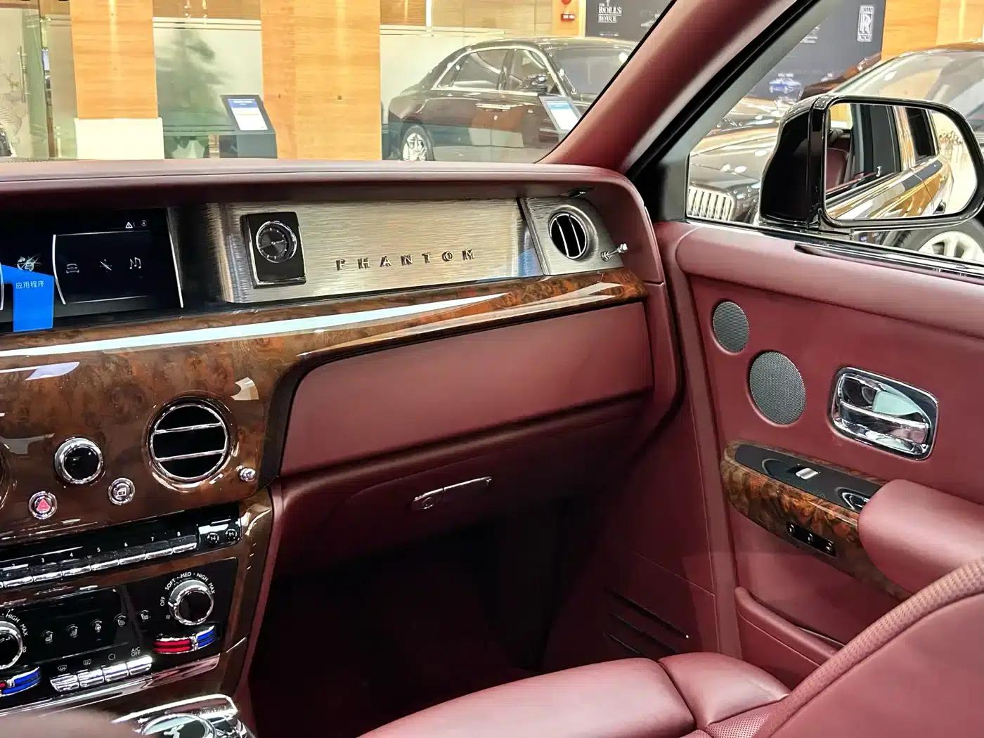 2018 Phantom 6.7T Standard Wheelbase — миниатюра 14