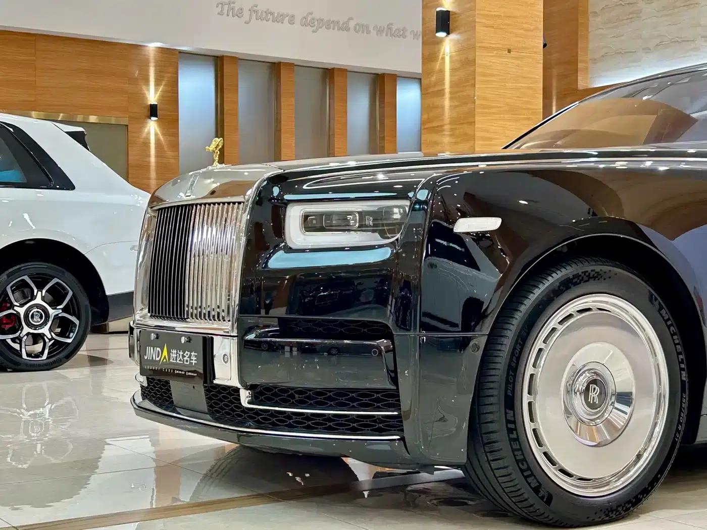 2018 Phantom 6.7T Standard Wheelbase — миниатюра 27