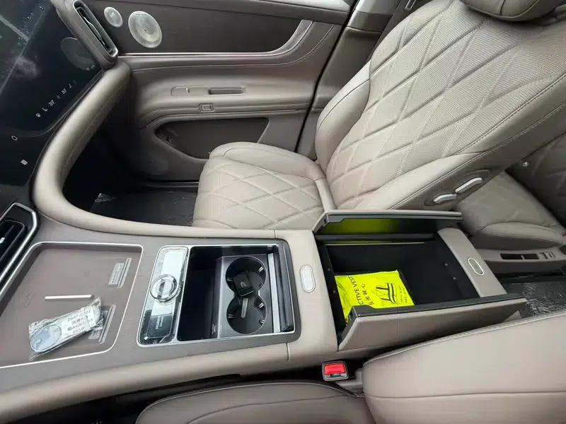Wenjie M9 2025 Extended Range Max 5-Seat Version (192-line LiDAR) — миниатюра 31