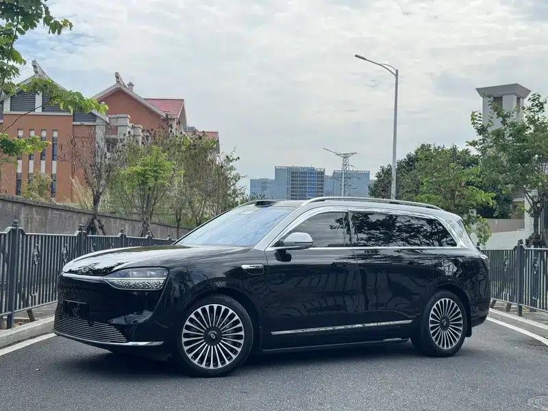 Wenjie M9 2024 Ultra Range Extended 6-Seater — миниатюра 1