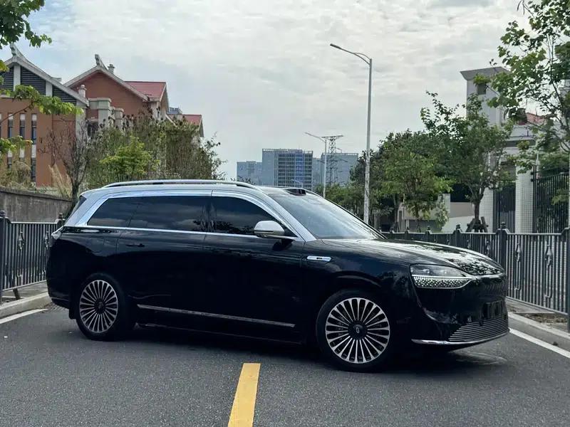 Wenjie M9 2024 Ultra Range Extended 6-Seater — миниатюра 3