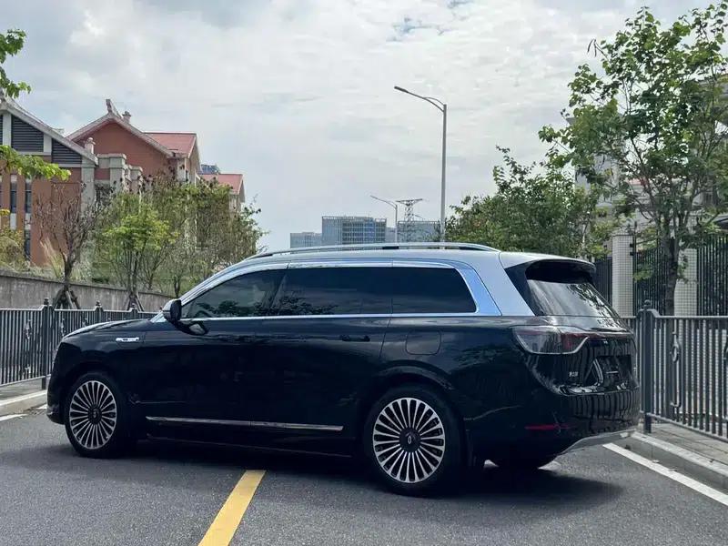 Wenjie M9 2024 Ultra Range Extended 6-Seater — миниатюра 4